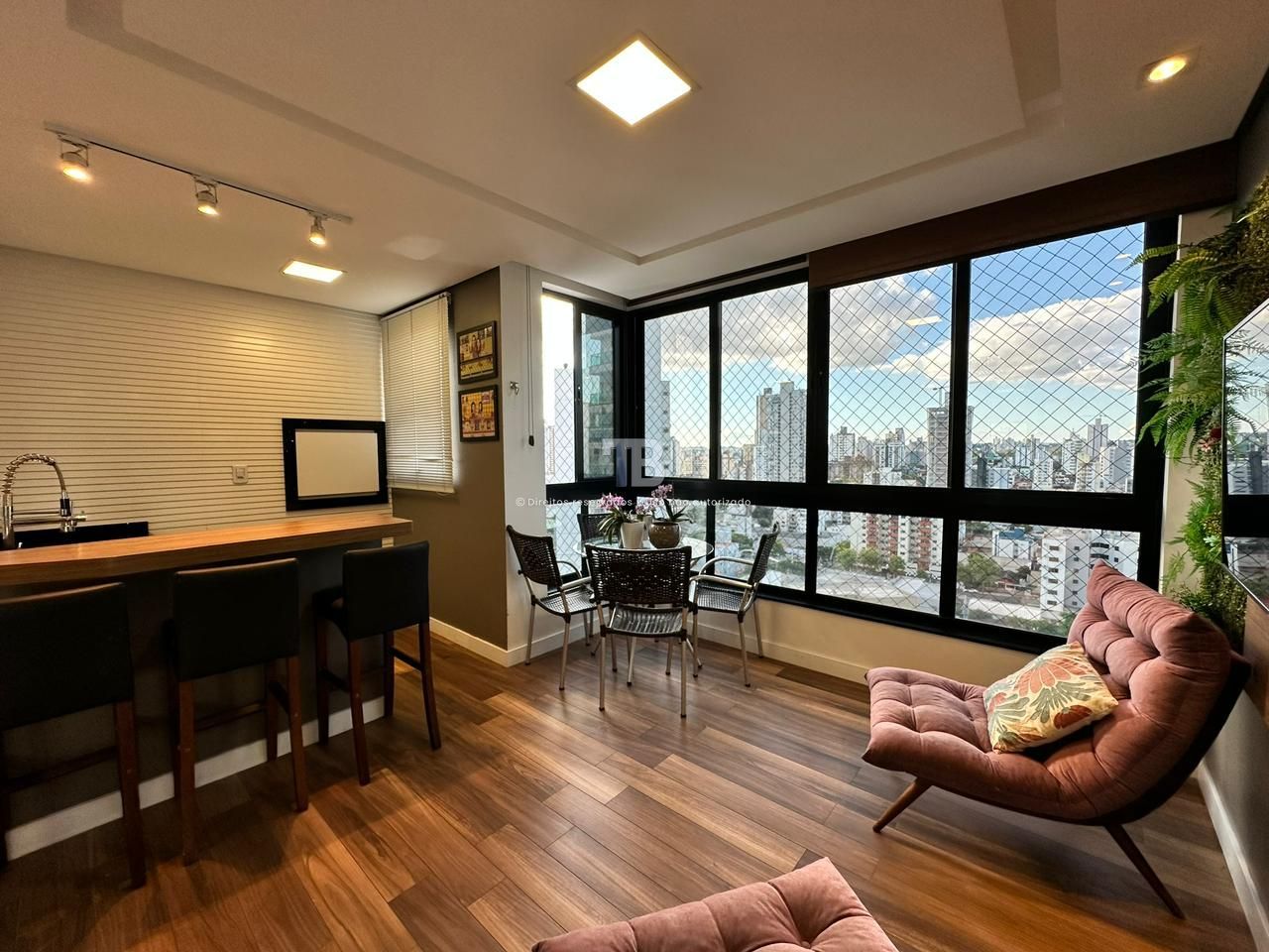 4099 – Apartamento Alto Padrão no Centro de Chapecó, 3 Suítes e Vista Panorâmica