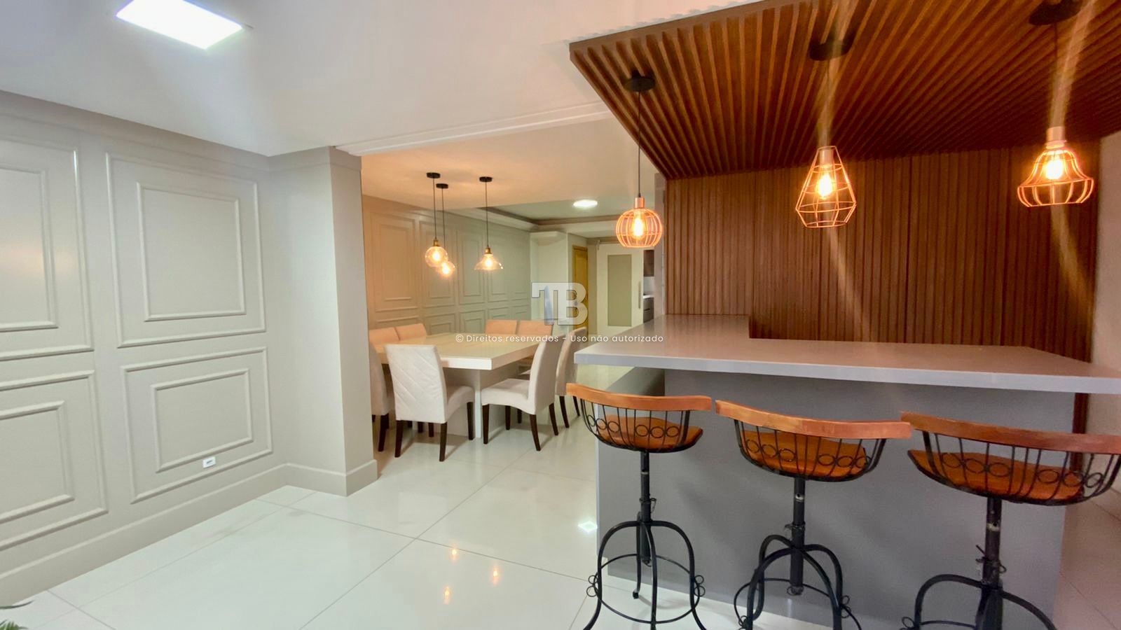 380 – Apartamento mobiliado com 2 suítes, escritório e gourmet à venda no Centro