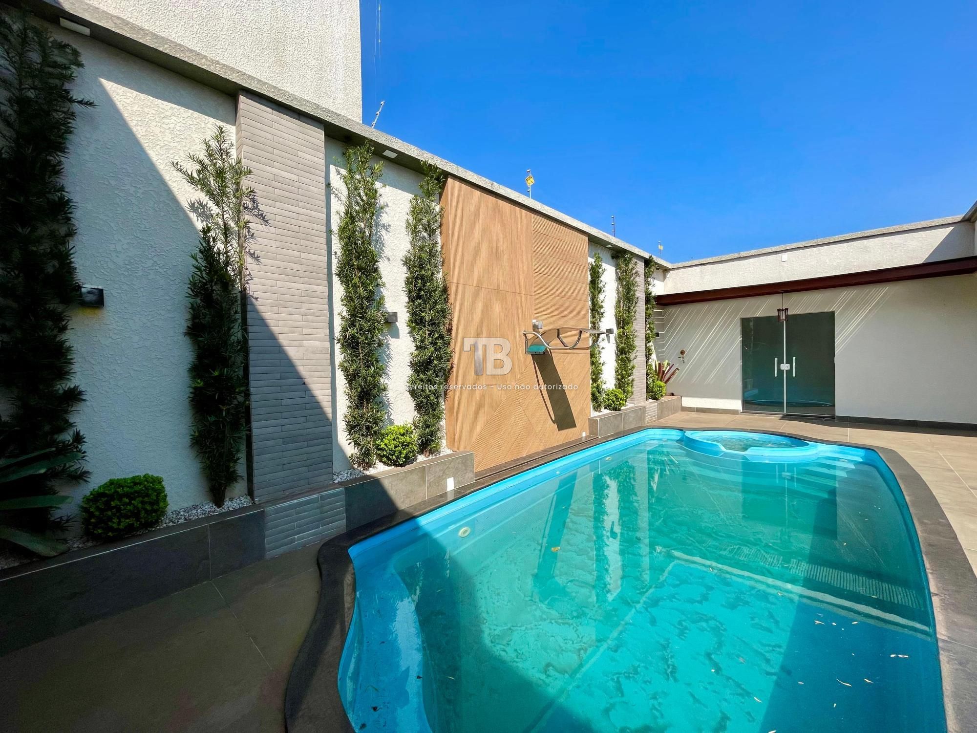 4013 – Casa com 3 Suítes, Piscina e Espaço Gourmet à Venda no Seminário, Chapecó