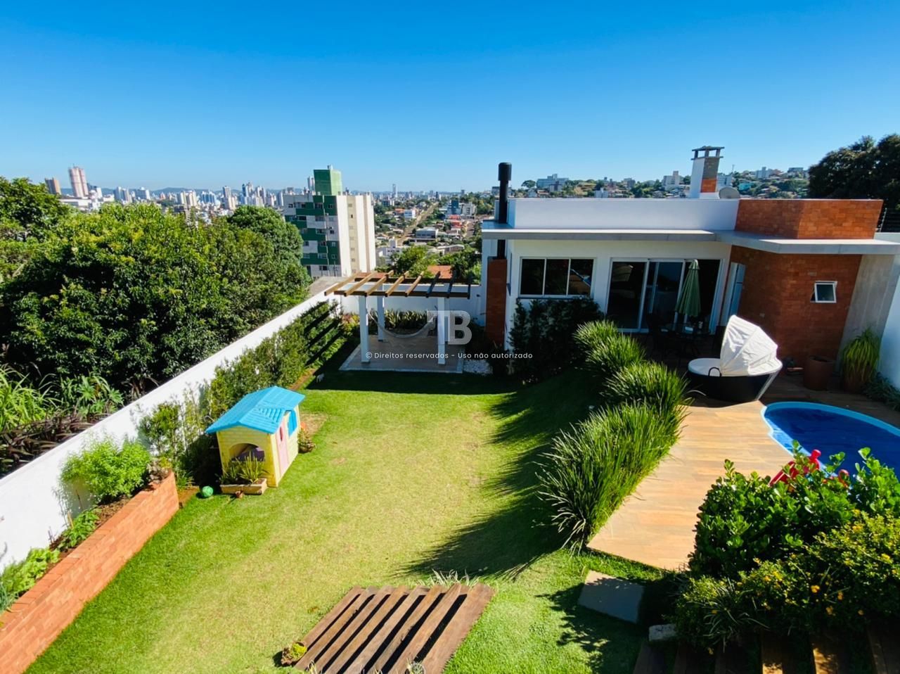 1013 – Casa de Alto Padrão em Chapecó – 3 Quartos com suíte, Piscina e Terraço 1013 – Casa de Alto Padrão em Chapecó – 3 Quartos com suíte, Piscina e Terraço