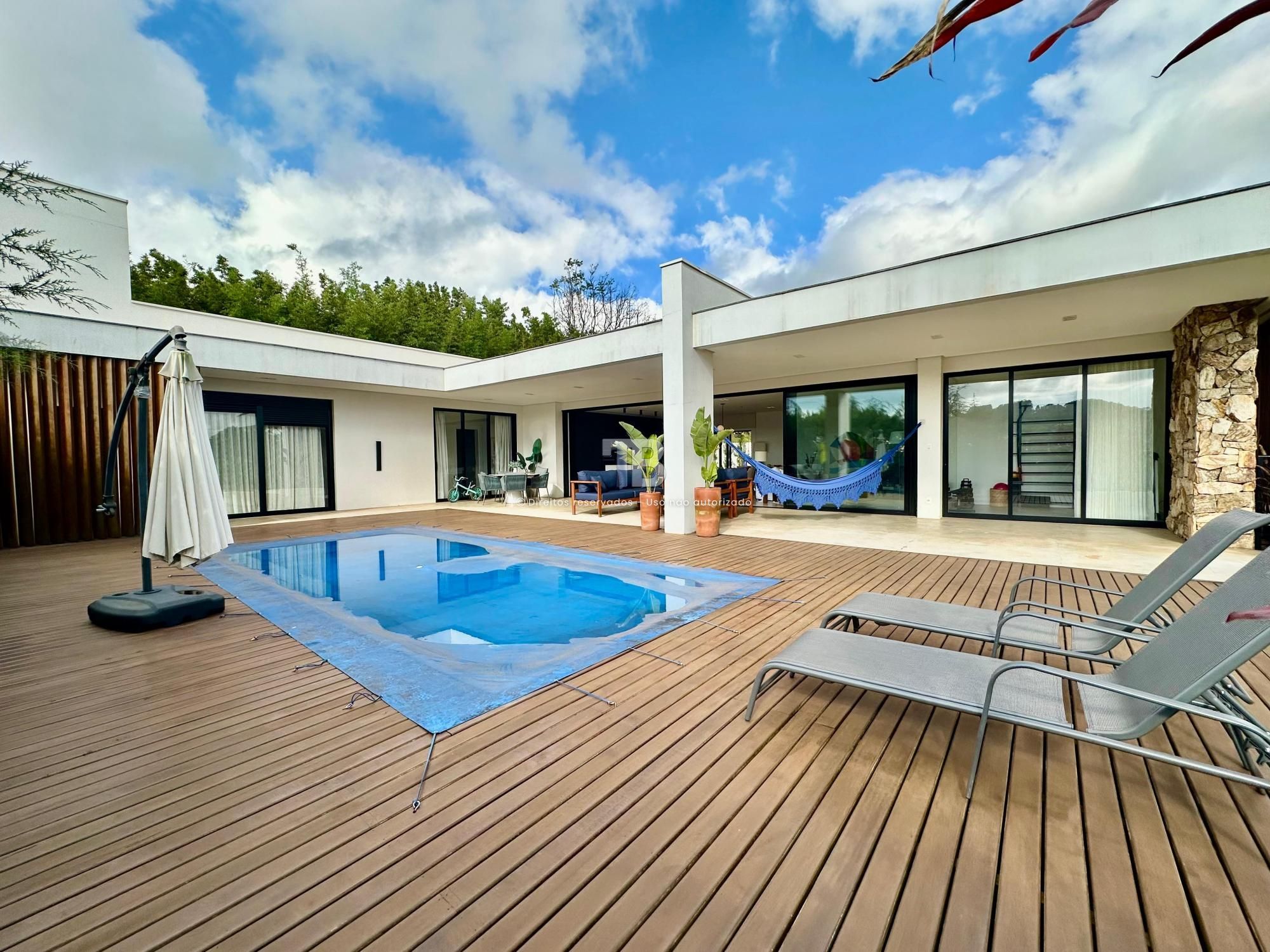 4334 – Casa semimobiliada com 3 quartos, piscina e energia solar em condomínio fechado 4334 – Casa semimobiliada com 3 quartos, piscina e energia solar em condomínio fechado