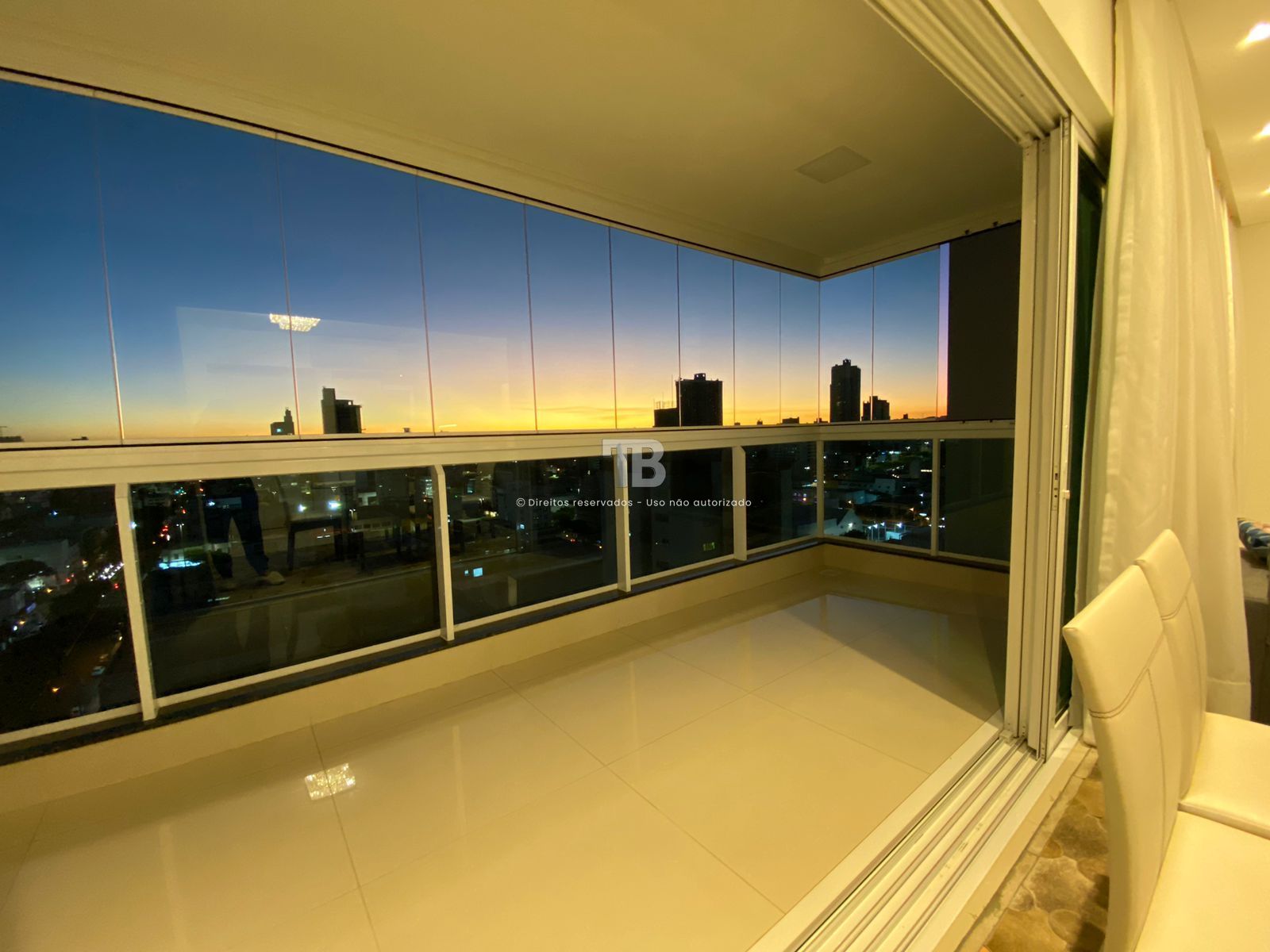 3343 – Apartamento 3 Suítes e 2 Vagas – Conforto e Sofisticação no Centro