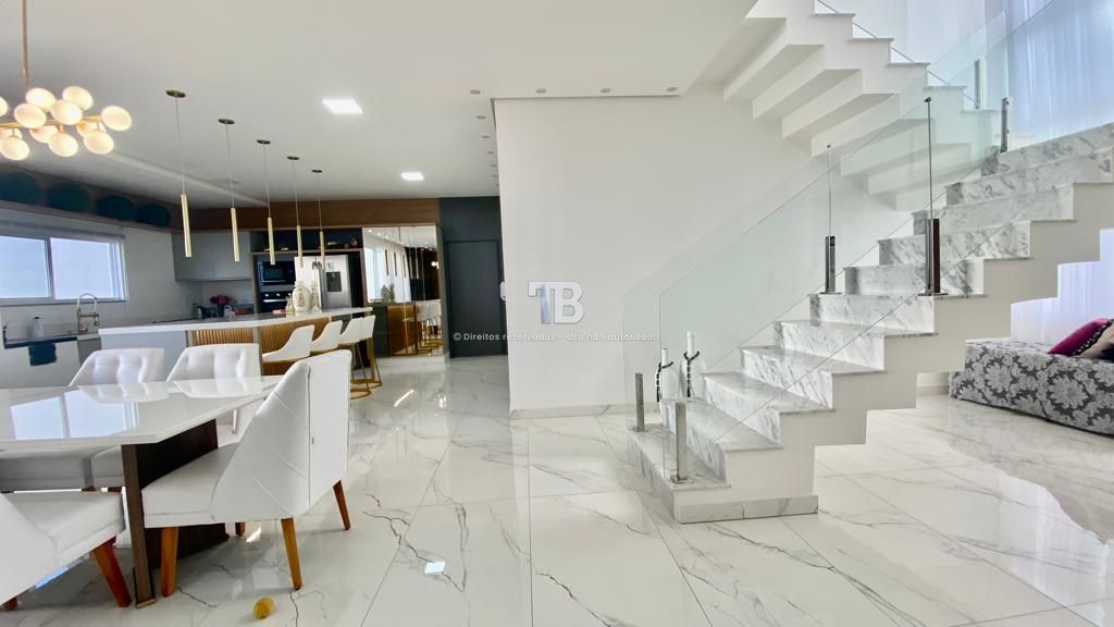 2018 – Casa Contemporânea no Jardim Itália: 4 Suítes e Luxo Absoluto