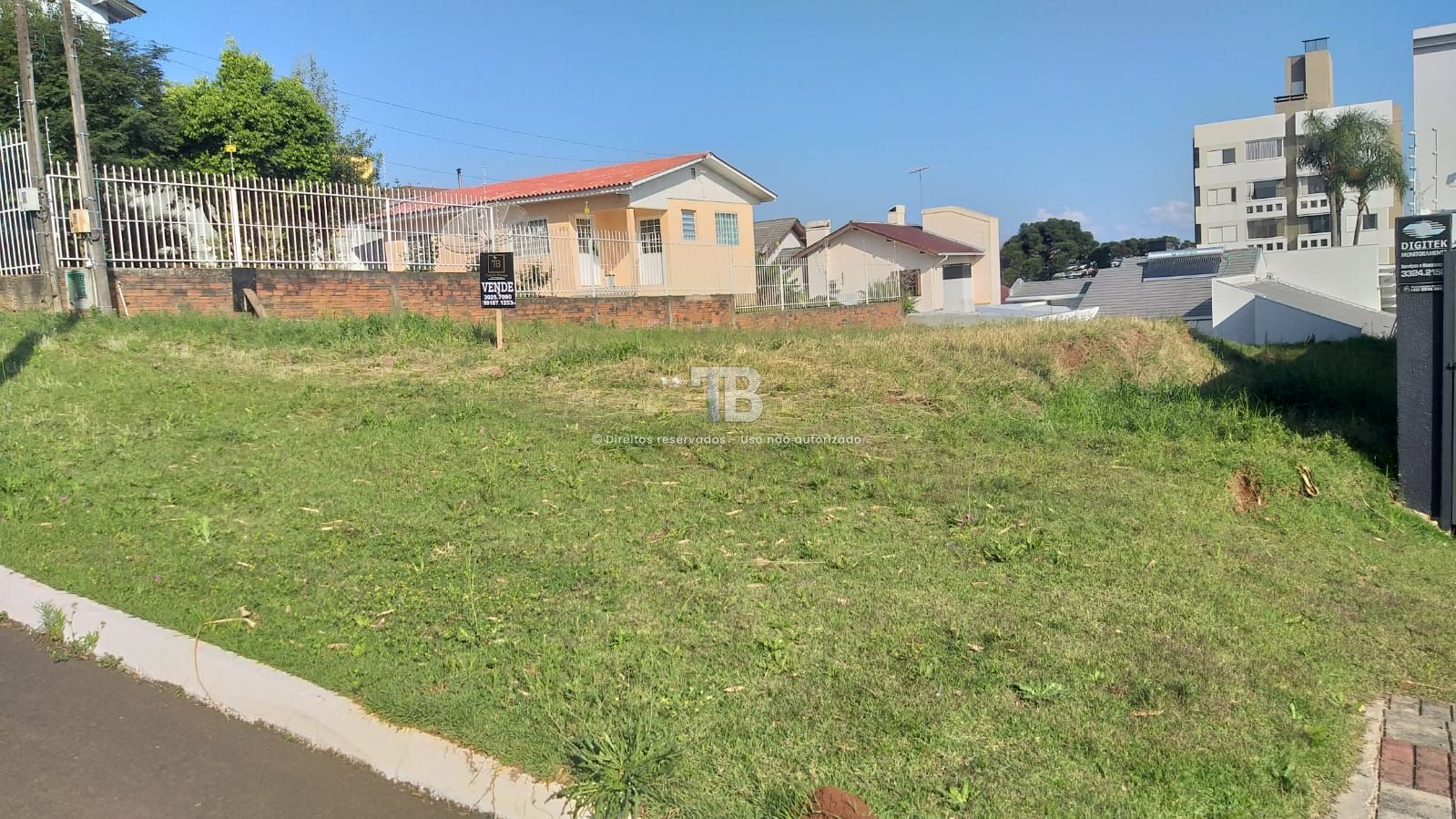 2094 – Terreno com 480m² em Localização Privilegiada – Próximo da Casan