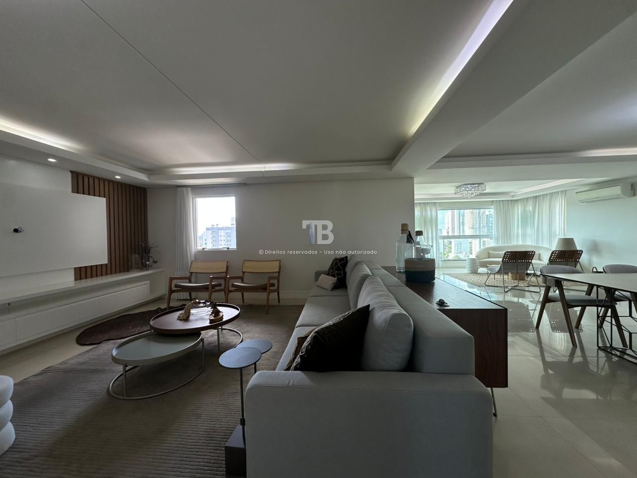 570 – Apartamento de 3 suítes no Centro de Chapecó com 241 m² privativos