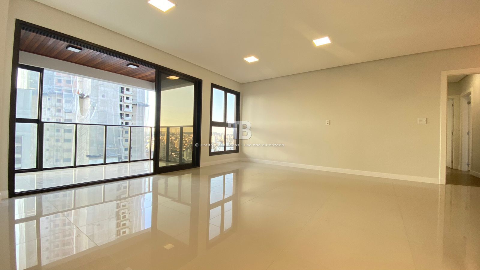 3372 – Apartamento com 3 suítes, vista panorâmica e 2 vagas à venda – Centro de Chapecó