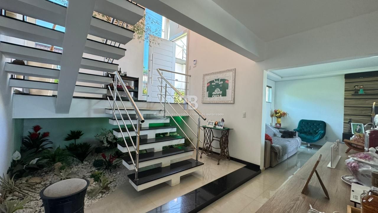 1704 – Casa Ampla com 5 Quartos e Vista Panorâmica – Bairro Esplanada