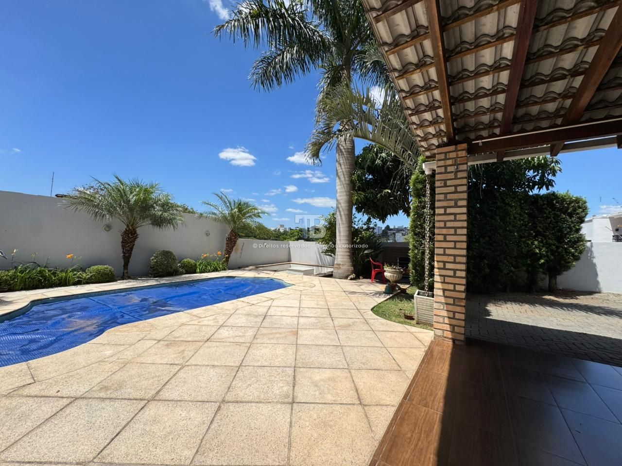 480 – Casa semimobiliada com 3 quartos, piscina e edícula no Universitário, Chapecó