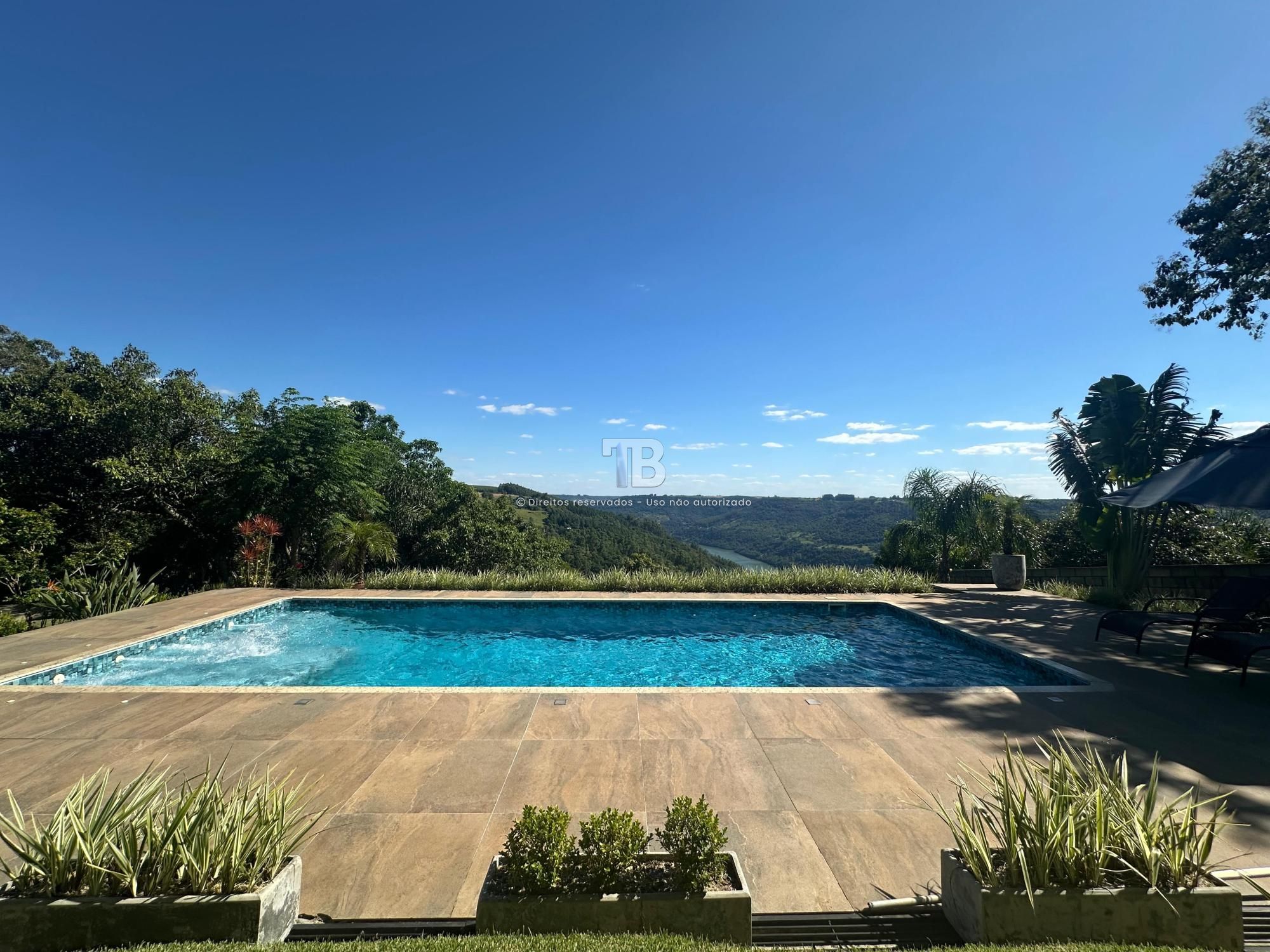 4564 – Casa de condomínio mobiliada com 3 quartos e 4 vagas em Chapecó Bouganville