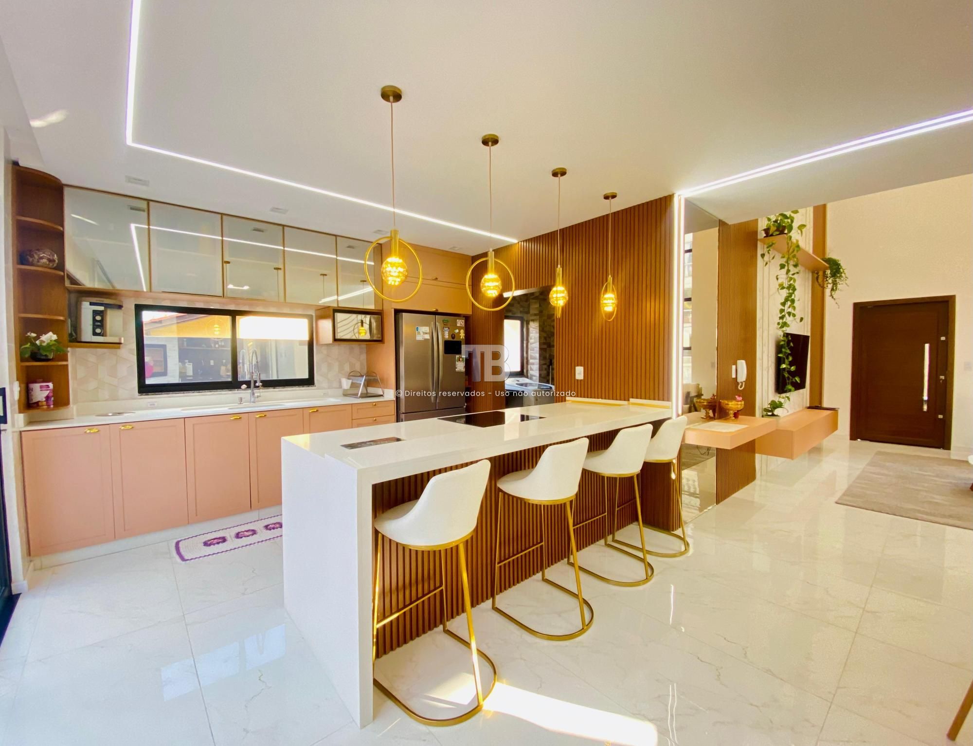 3794 – Casa semimobiliada à venda, com 4 quartos, suíte, piscina e salão de festas