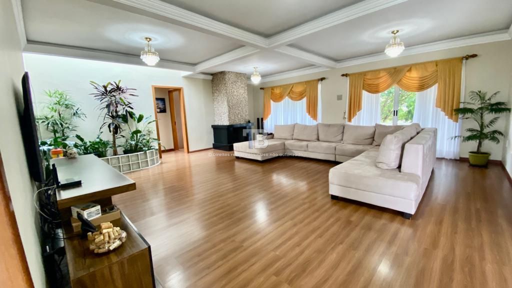 1836 – Casa de 4 dormitórios no bairro Universitário com piscina e segurança