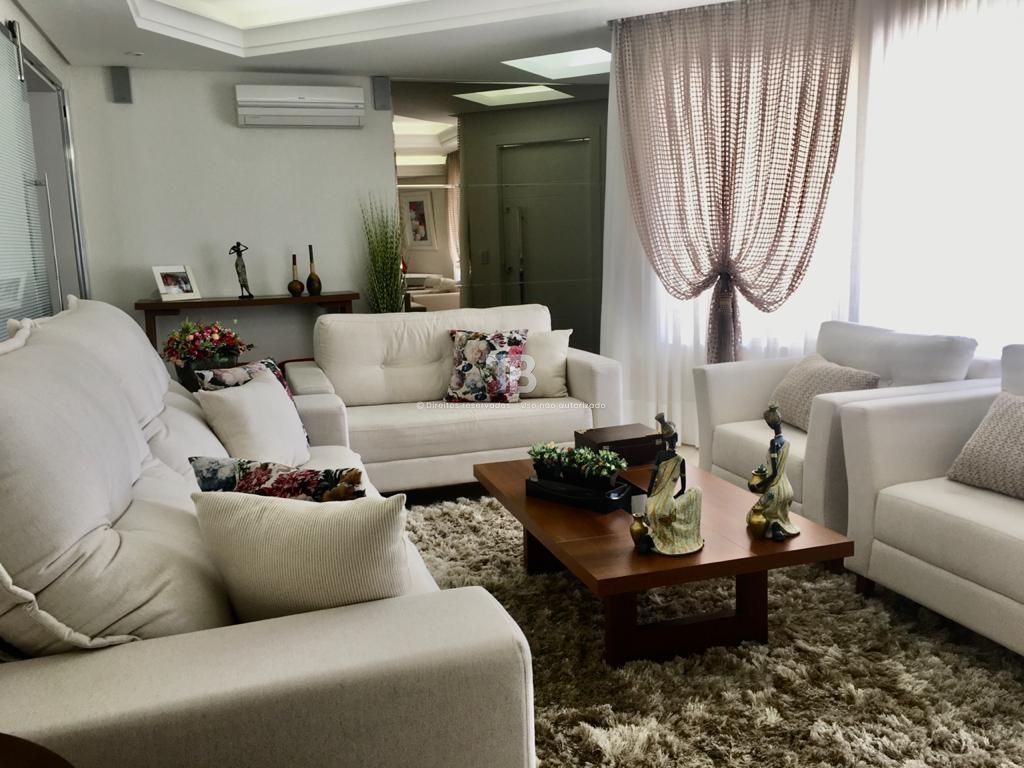 927 – Casa de alto padrão com 3 suítes – Próximo ao Royal do Presidente Médici