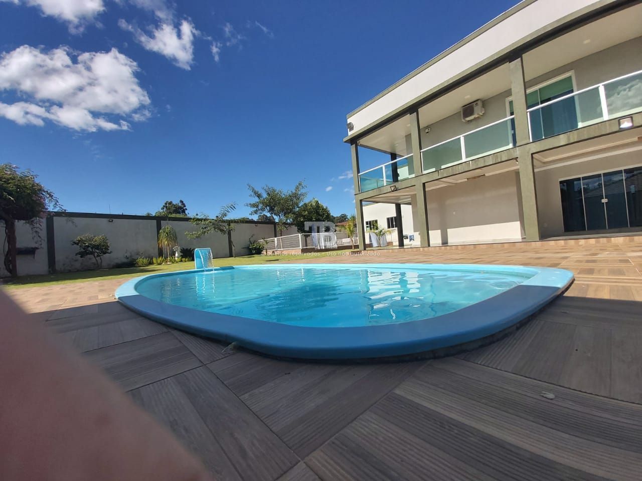 1038 – Casa cercada de muita natureza e com ótima infraestrutura – 4 Quartos e Piscina