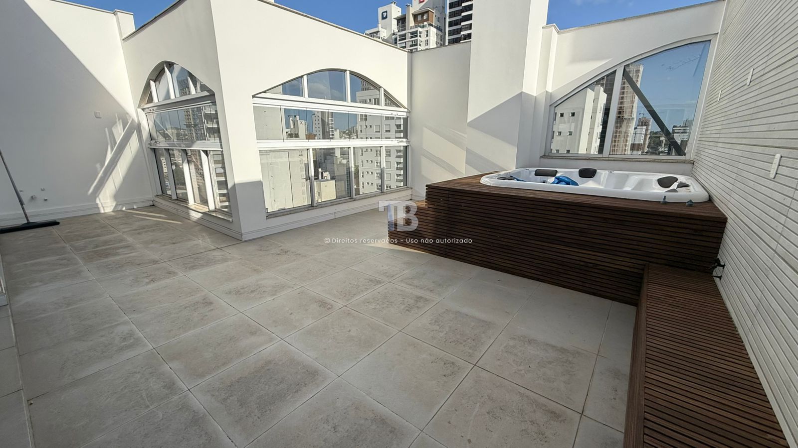 3462 – Cobertura com 4 Suítes e Vista Panorâmica: Financiável e Aceita Troca