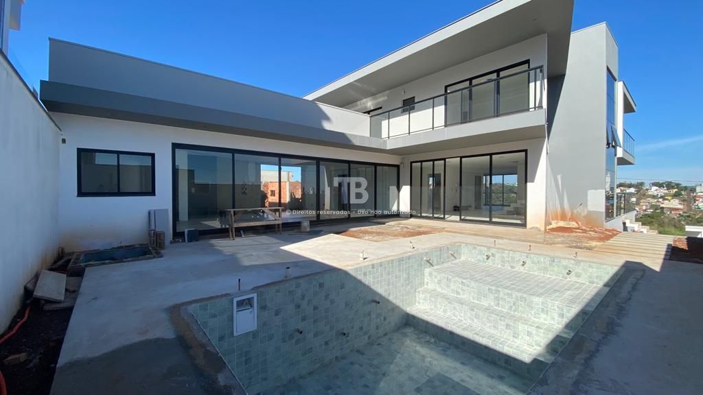 3354 – Casa de 3 Pavimentos à venda: Suíte Master, Piscina e Vista Panorâmica