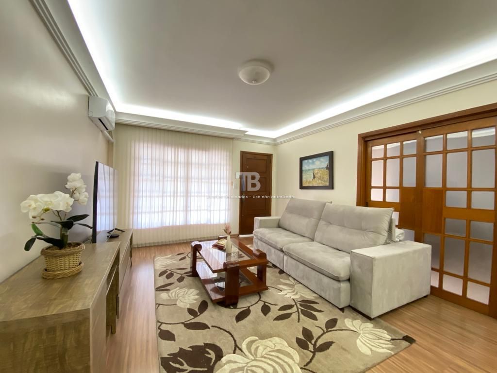 3603 – Casa no Centro de Chapecó: 3 Quartos com Suíte e 2 Vagas