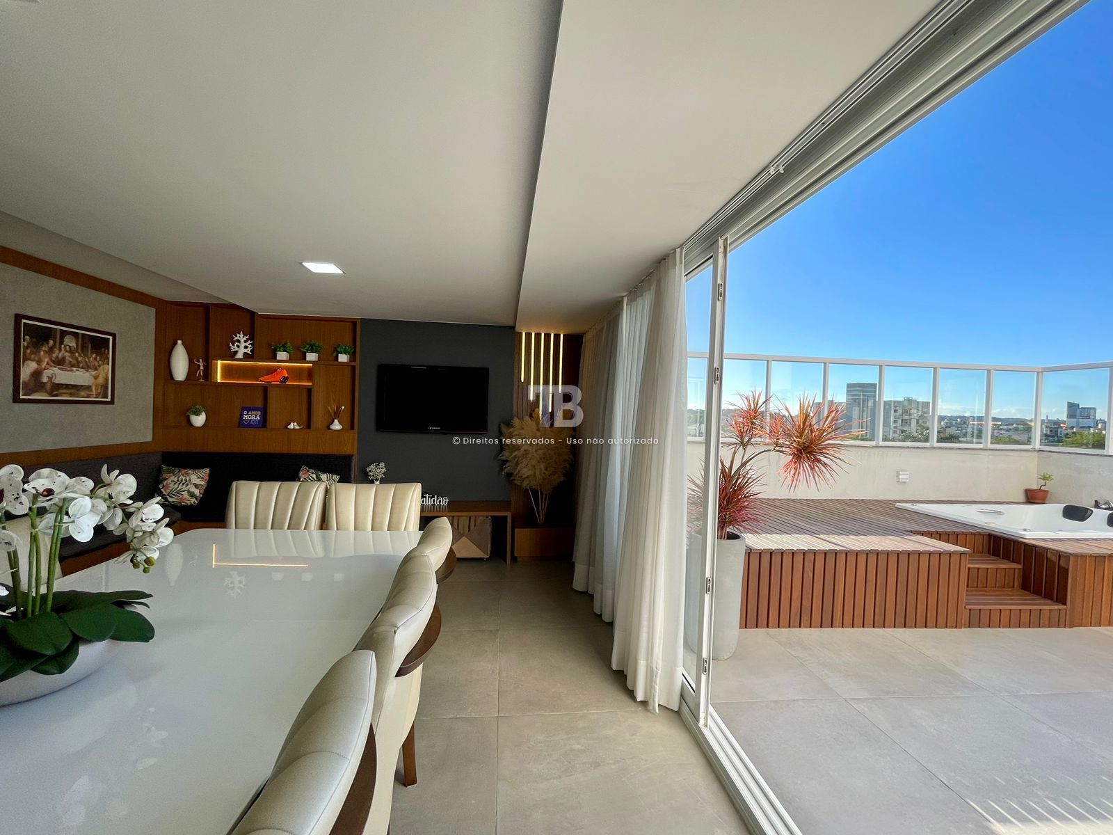 3672 – Apartamento Semimobiliado com Terraço Privativo e Hidromassagem