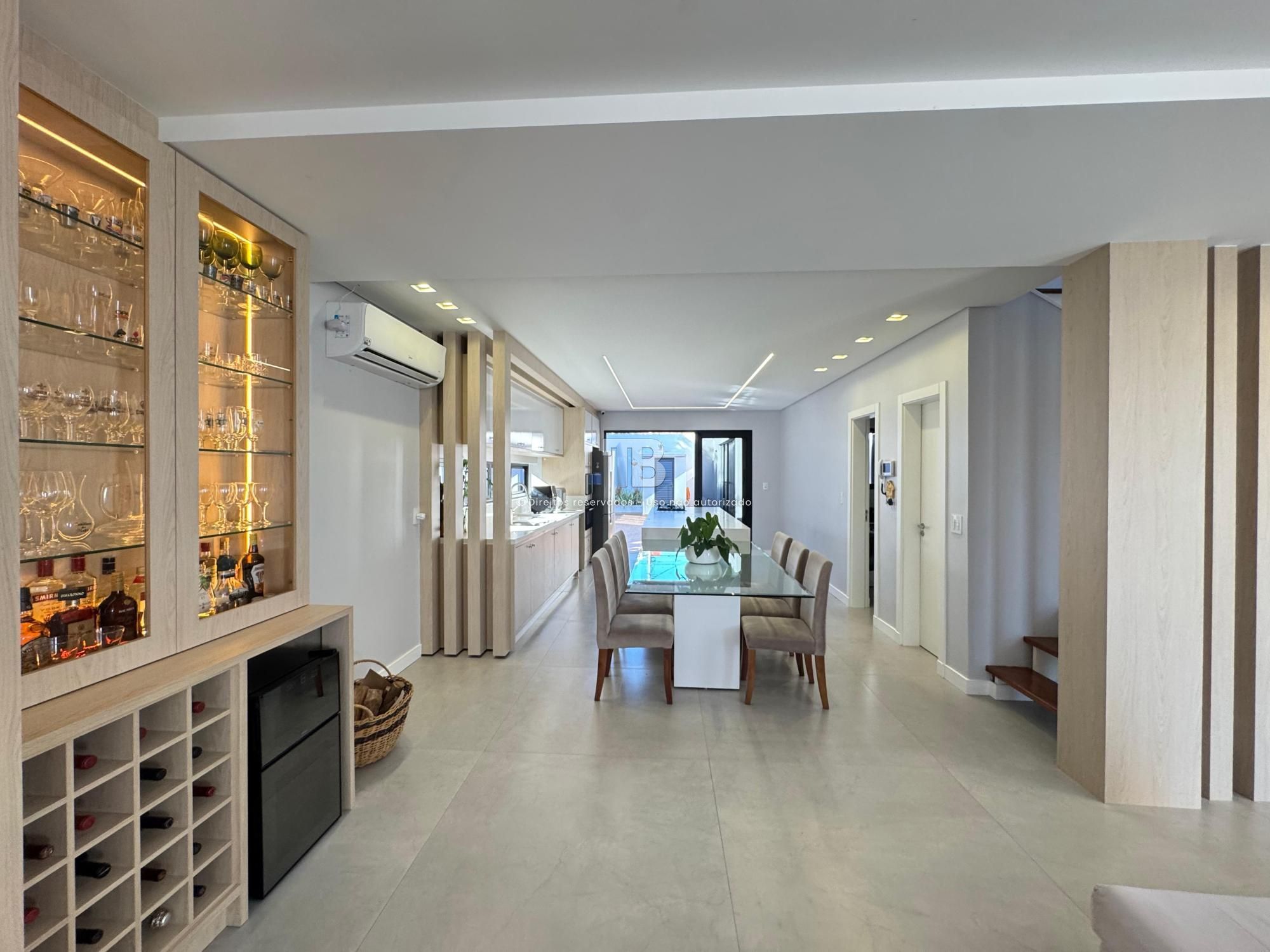 4071 – Casa semimobiliada com piscina e suíte no Universitário, Chapecó