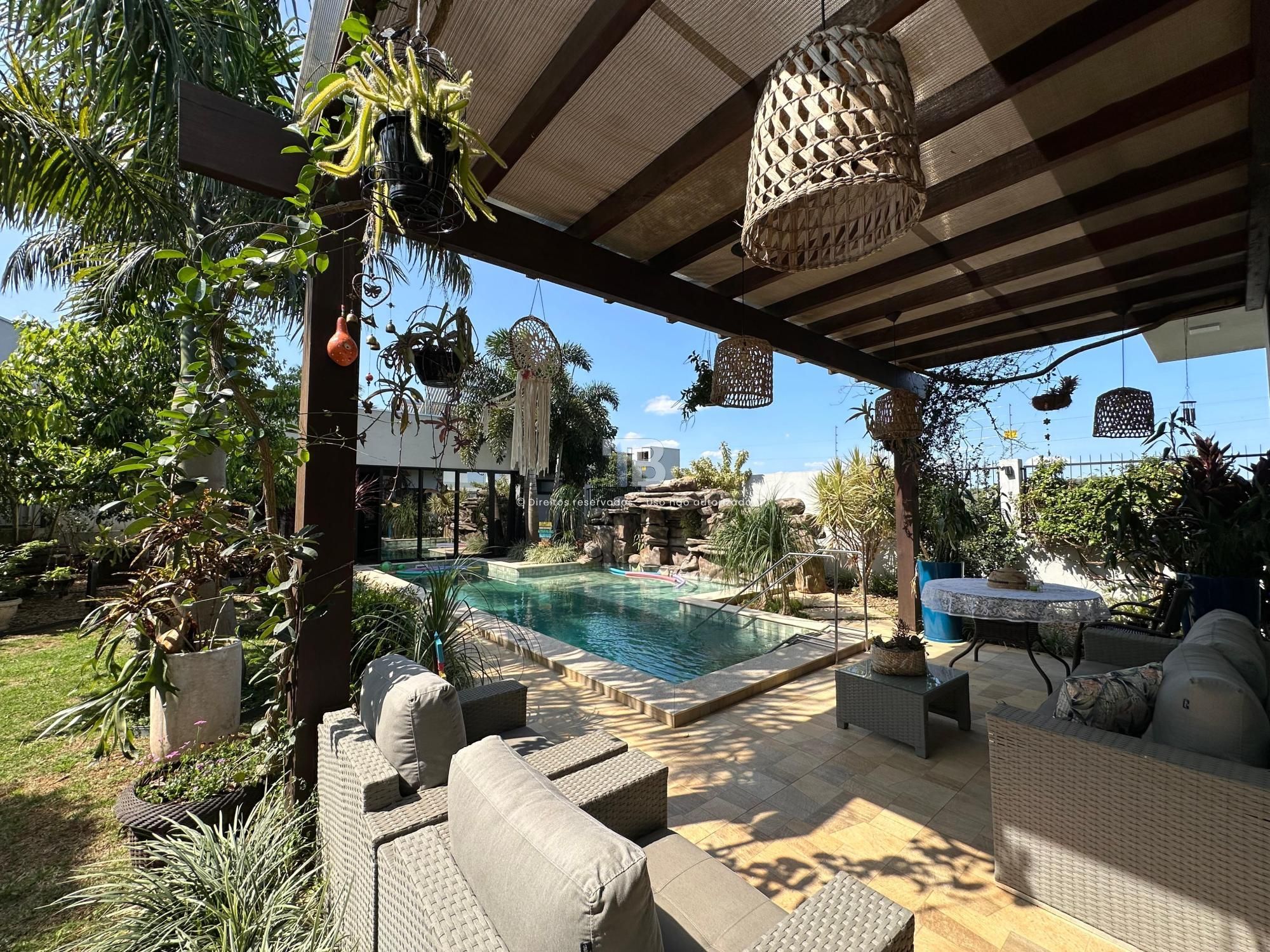 4052 – Casa de luxo com 4 quartos e 3 suítes à venda no bairro Líder, Chapecó