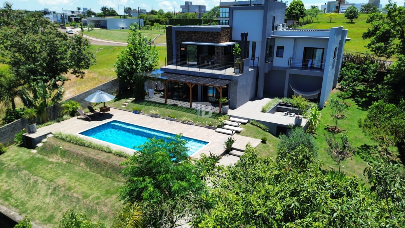 4564 – Casa de condomínio mobiliada com 3 quartos e 4 vagas em Chapecó Bouganville