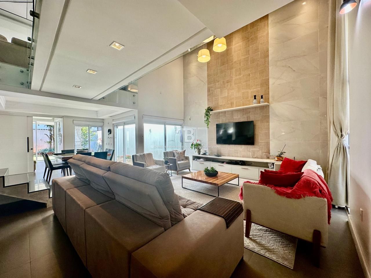 4151 – Casa com 3 suítes e 5 banheiros no bairro Universitário, Chapecó