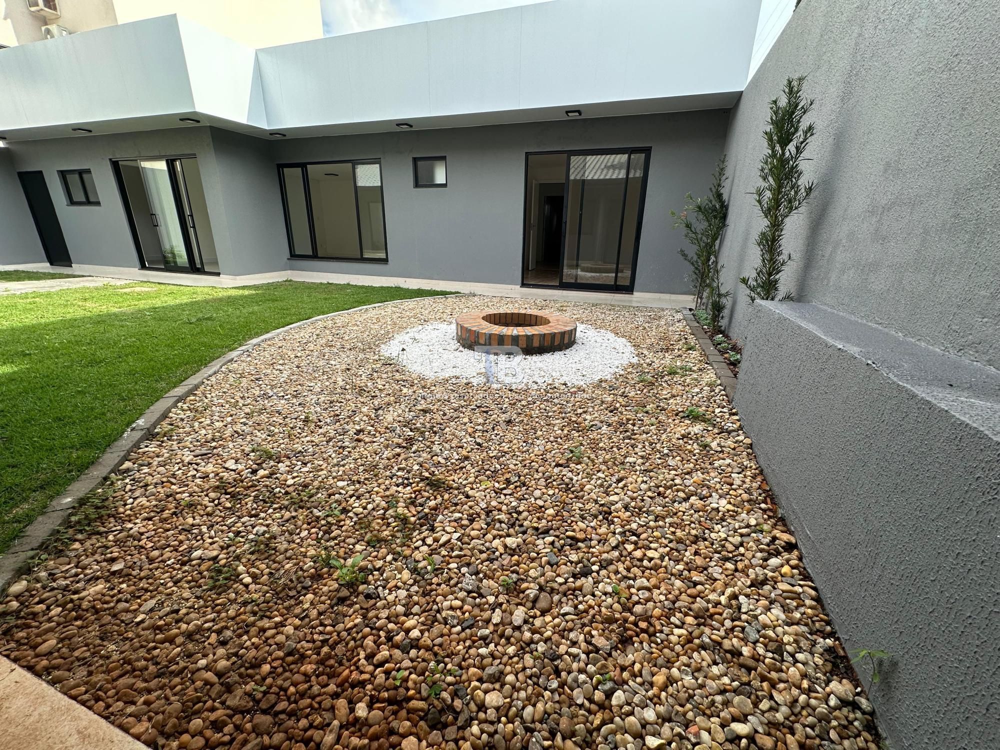 4328 – Casa com 4 quartos, 2 suítes e salão de festas à venda no Presidente Médici