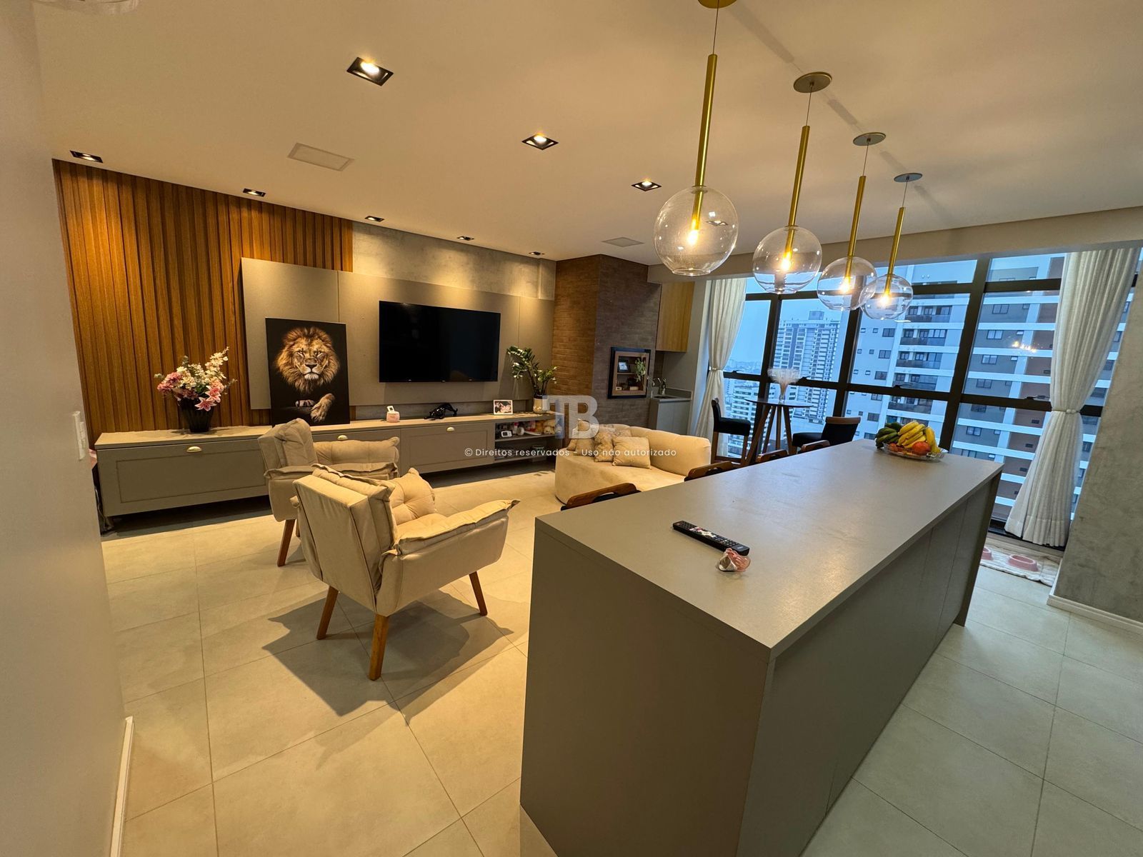 4330 – Cobertura mobiliada com 2 suítes e 2 vagas à venda no Centro de Chapecó