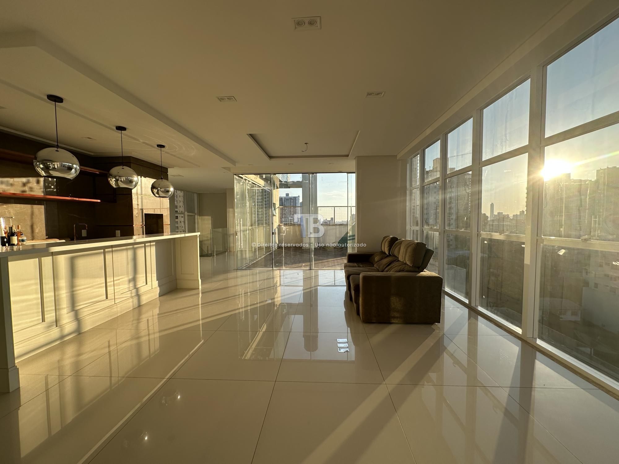 4514 – Cobertura semimobiliada com 3 suítes à venda no Centro de Chapecó