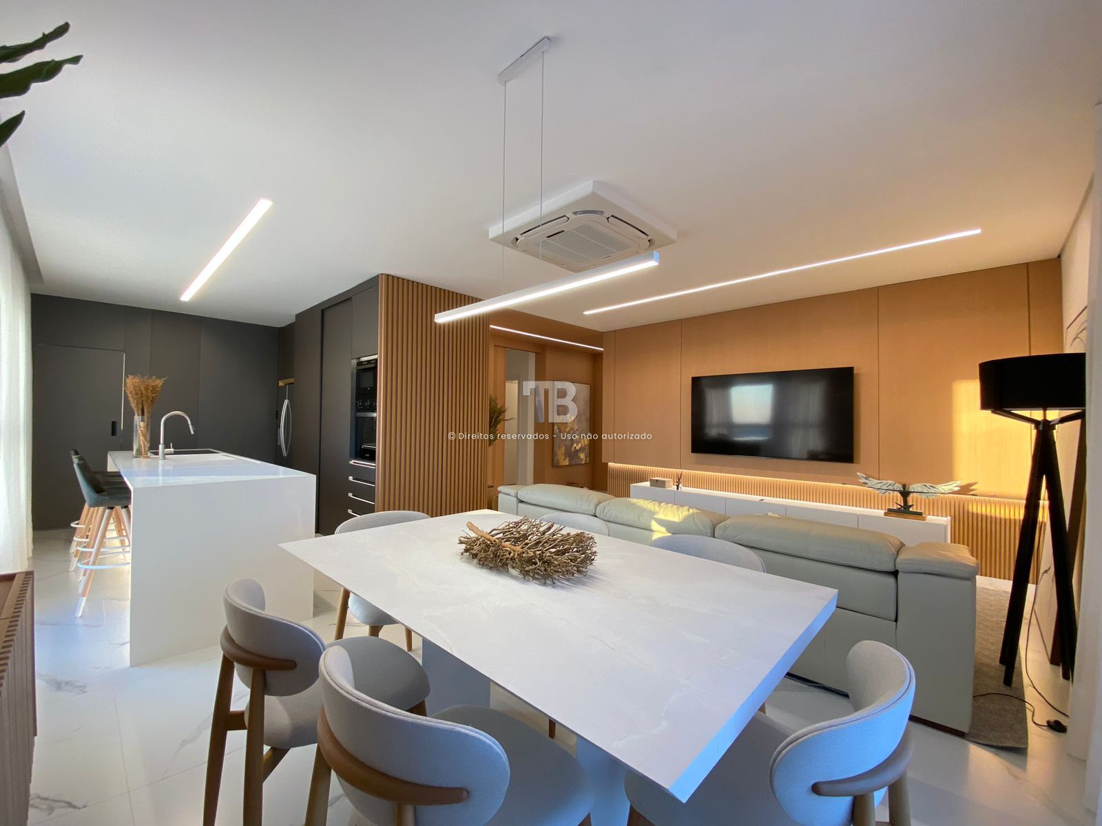 4166 – Apartamento Mobiliado no Centro: 3 Suítes e Vista Panorâmica